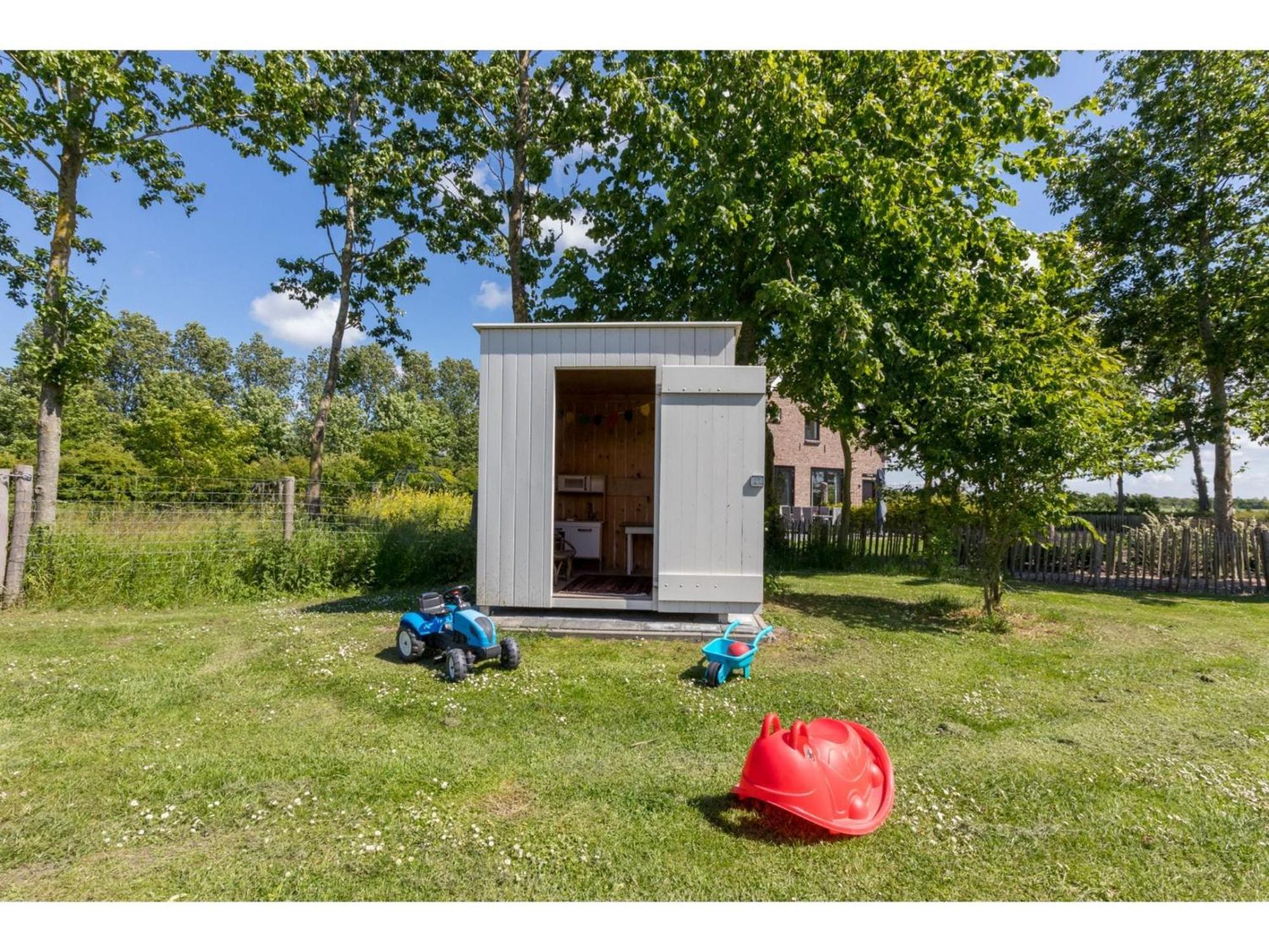 Hébergement de vacances Family House With An Ideal Location Private Terrace Garden And Sauna Vrouwenpolder