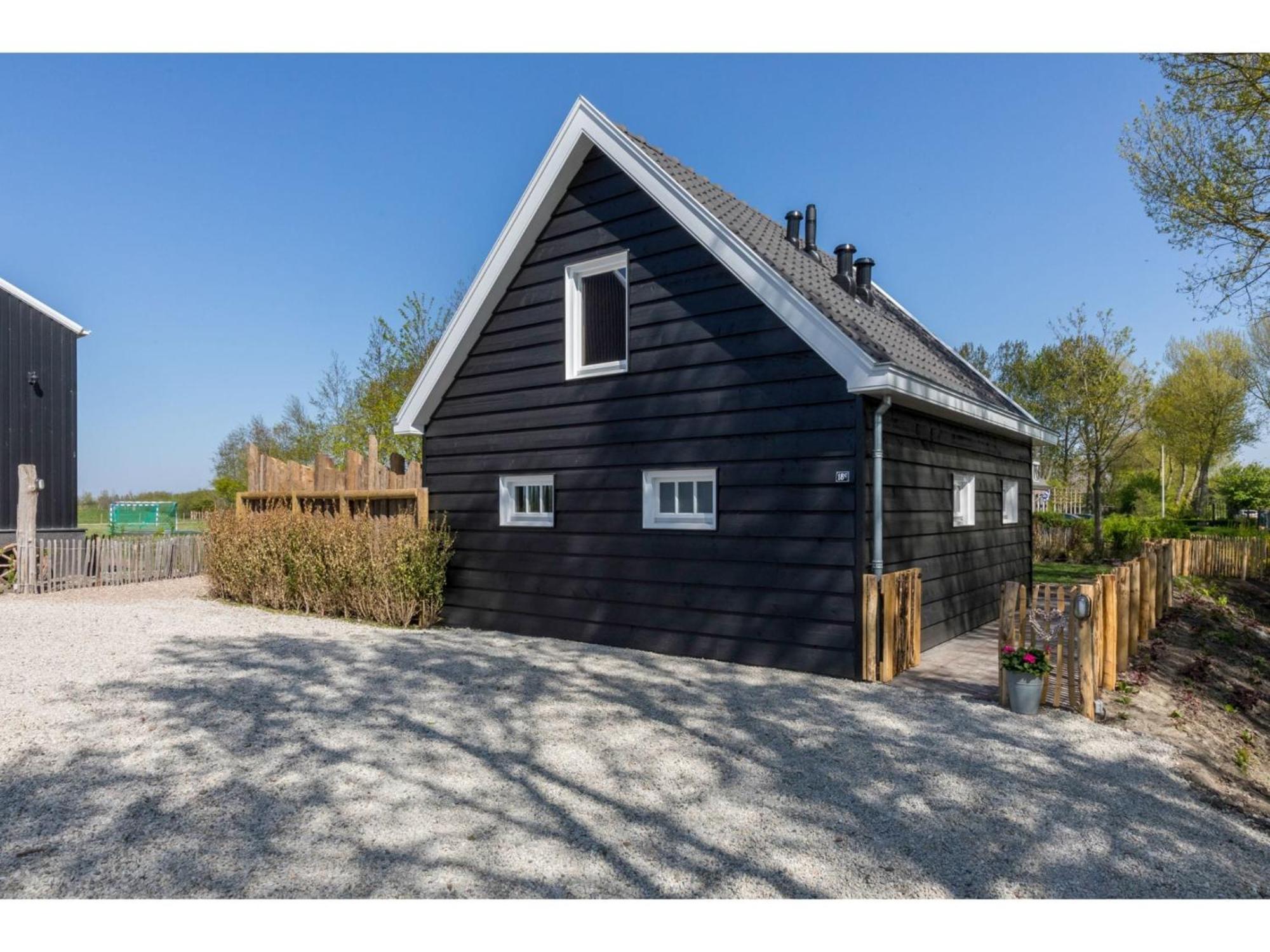 Hébergement de vacances Family House With An Ideal Location Private Terrace Garden And Sauna Vrouwenpolder